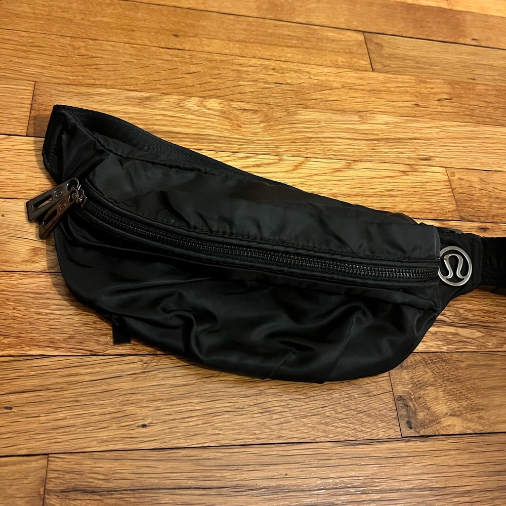 lululemon athletica Black Unisex Belt Bag